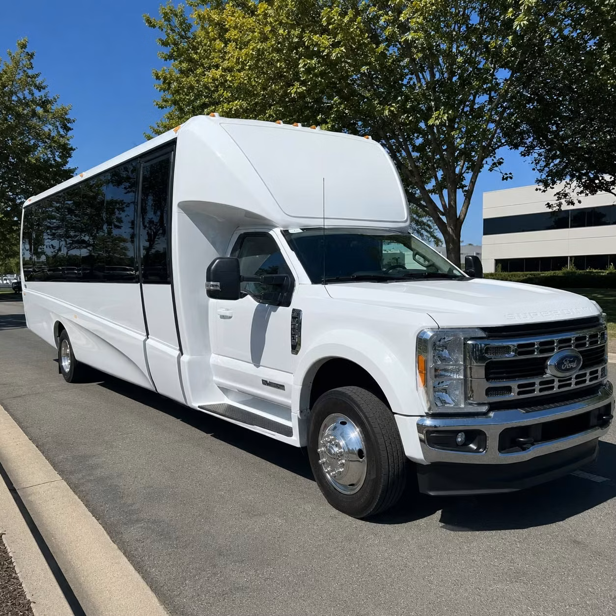 minibus rentals for smaller prom groups in tulare california